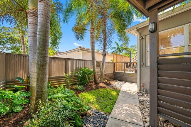 Building Photo - 205 25th Ave NE