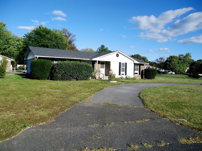 Building Photo - 221 Fredericktowne Dr