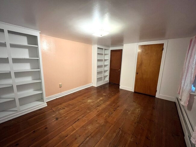 Building Photo - Spacious 3-Bedroom Farmhouse for Rent – Peaceful Country Living