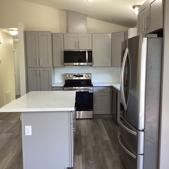 Building Photo - Updated 4 bedroom in The Desirable Merrill...