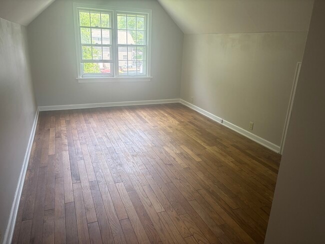 Building Photo - 825 McKinnie Ave