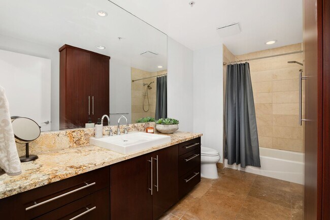 Building Photo - Little Italy Fully Furnished 1 Bedroom! Av...