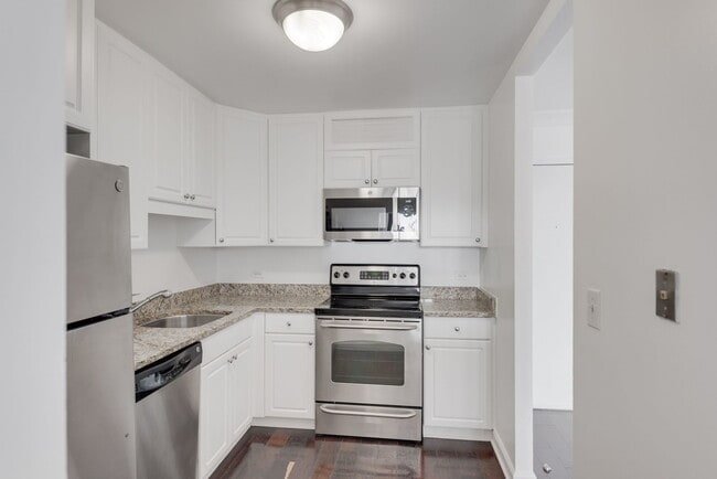 Building Photo - 10 E Ontario St