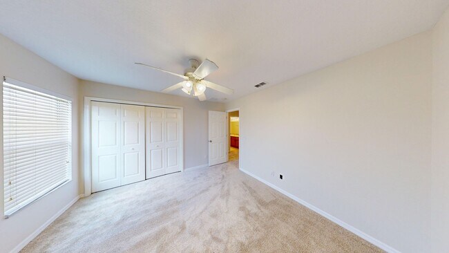Building Photo - 4 Bedroom /2.5 bath Spacious Home In Sanfo...