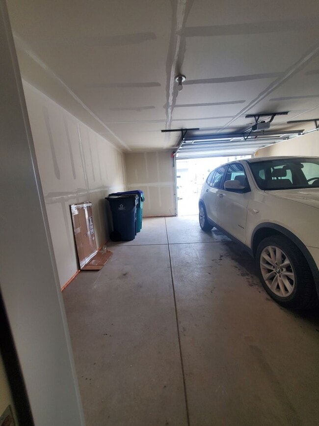 Building Photo - Updated 3 Bedroom Townhouse Across From Horsetooth Reservoir!
