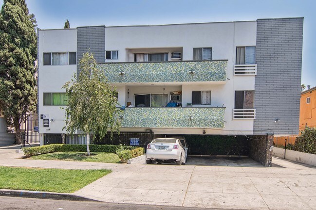 Building Photo - 514 S Mariposa Ave