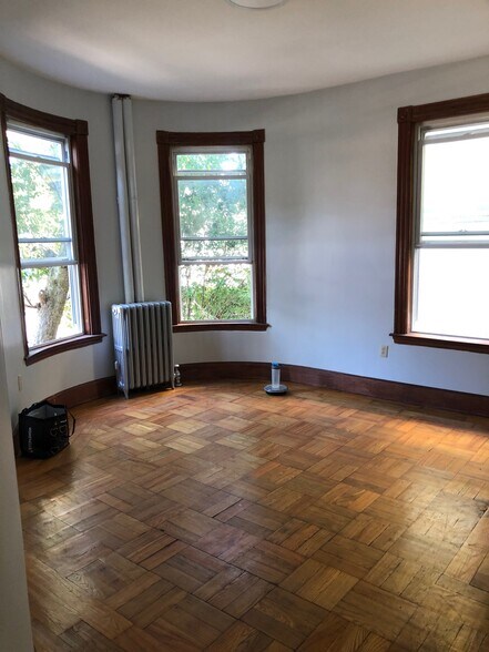 Building Photo - 336 Centre St