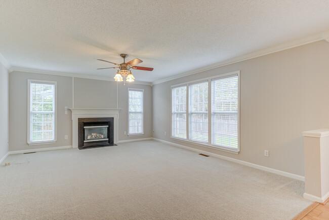 Building Photo - 2112 Echo Glen Ln