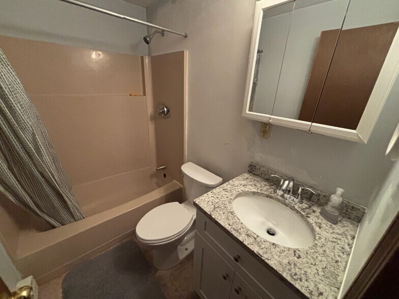 Building Photo - 42 Swanson Ct