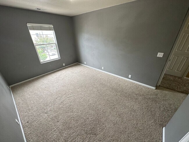 Building Photo - 2057 Creekridge