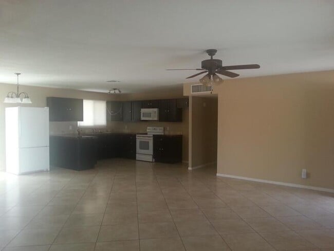 Building Photo - 7955 W Fairmount Ave