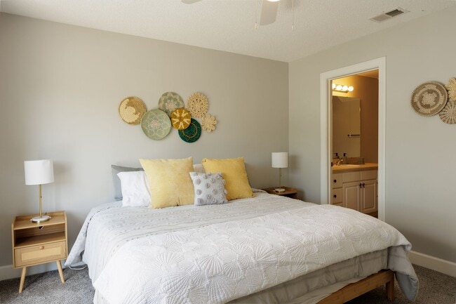 Building Photo - 3 bedroom fully furnished home, Pet Friendly Johns Island, Charleston