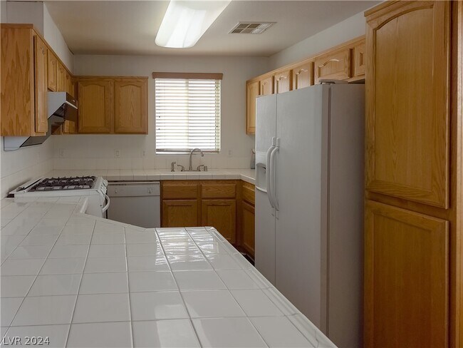 Building Photo - 7282 Cestrum Rd