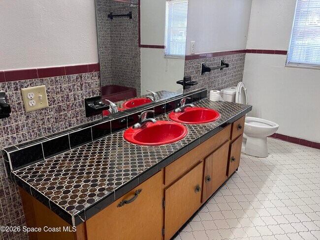 Building Photo - 1601 Virginia Dr