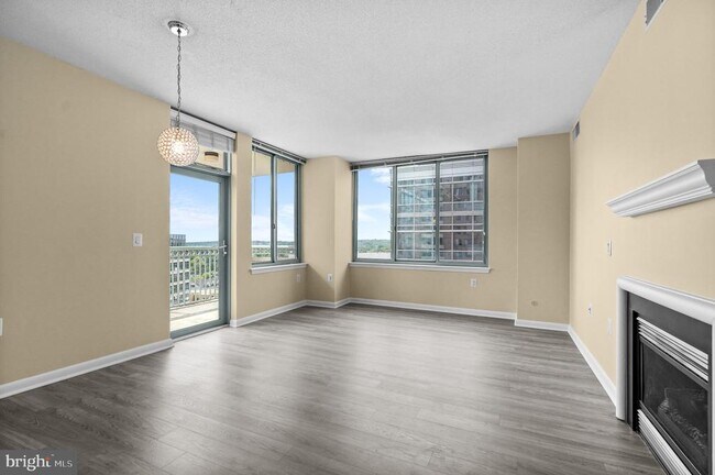 Building Photo - 851 N Glebe Rd