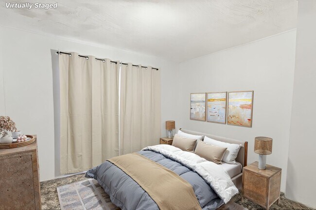 Building Photo - 3 Bedroom House with Huge Backyard!