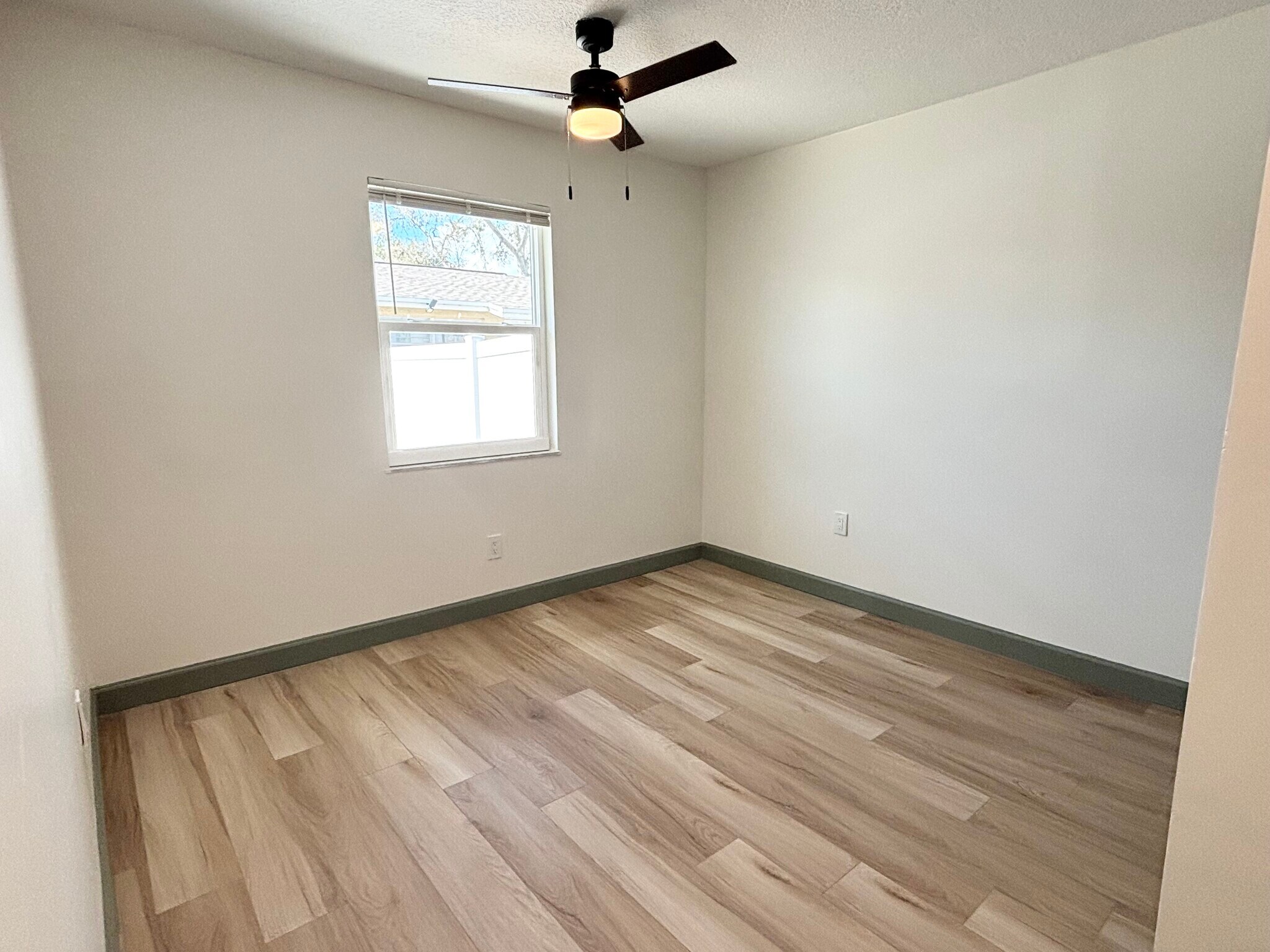 Building Photo - 510 91st Ave N