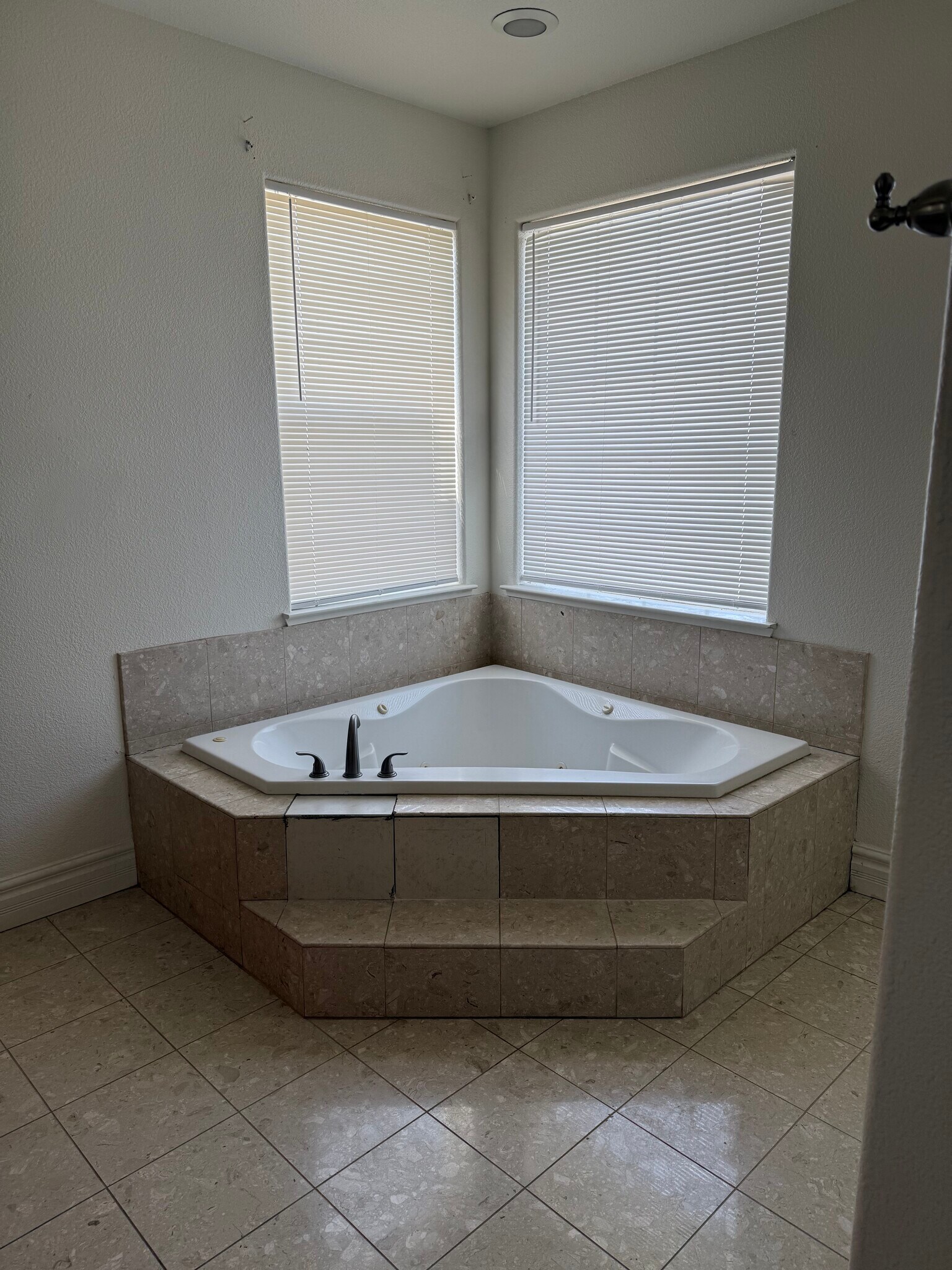 Building Photo - 31195 Lone Tree Rd