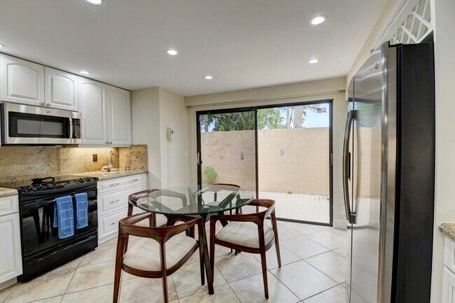 Building Photo - 7242 Clunie Pl