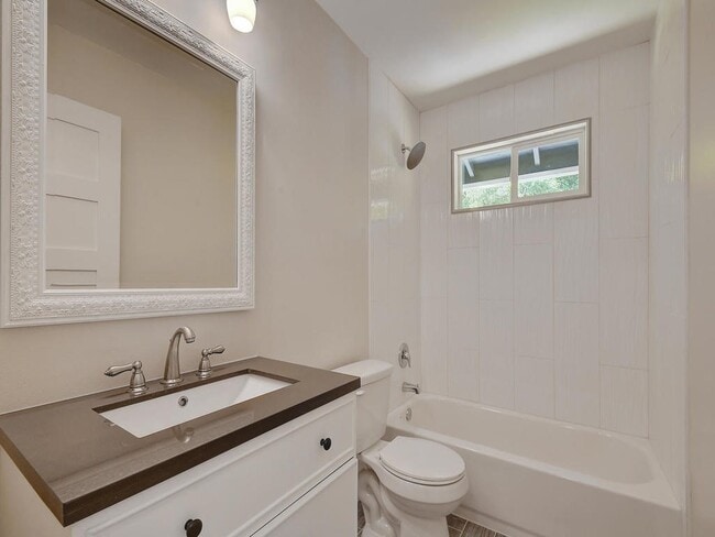 Building Photo - Fantastic Home - Windsor Park