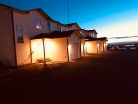 Building Photo - 1310 S Skyline Dr