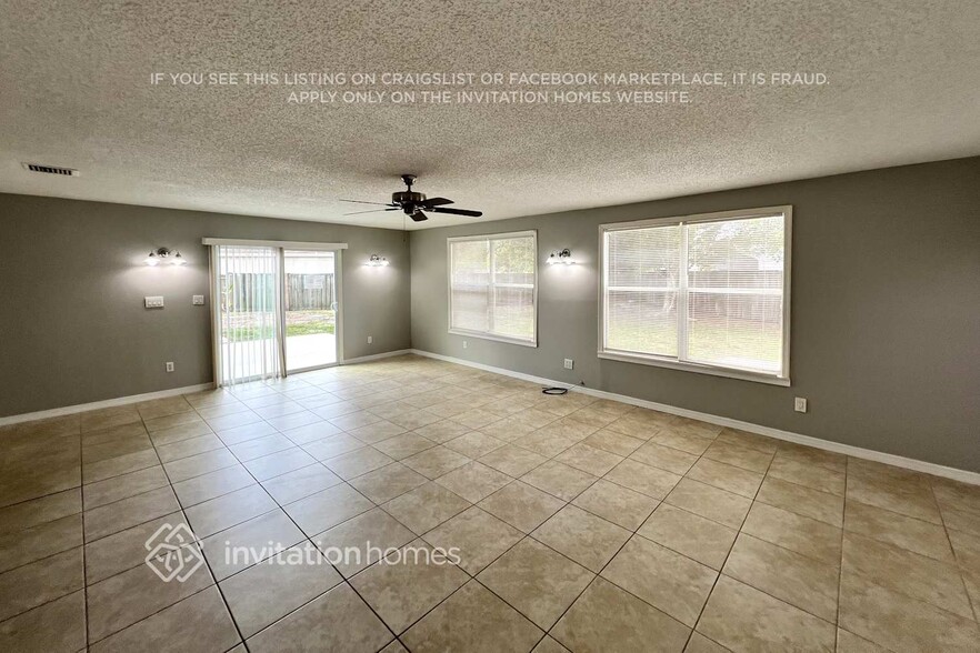 Building Photo - 514 NW Floresta Dr