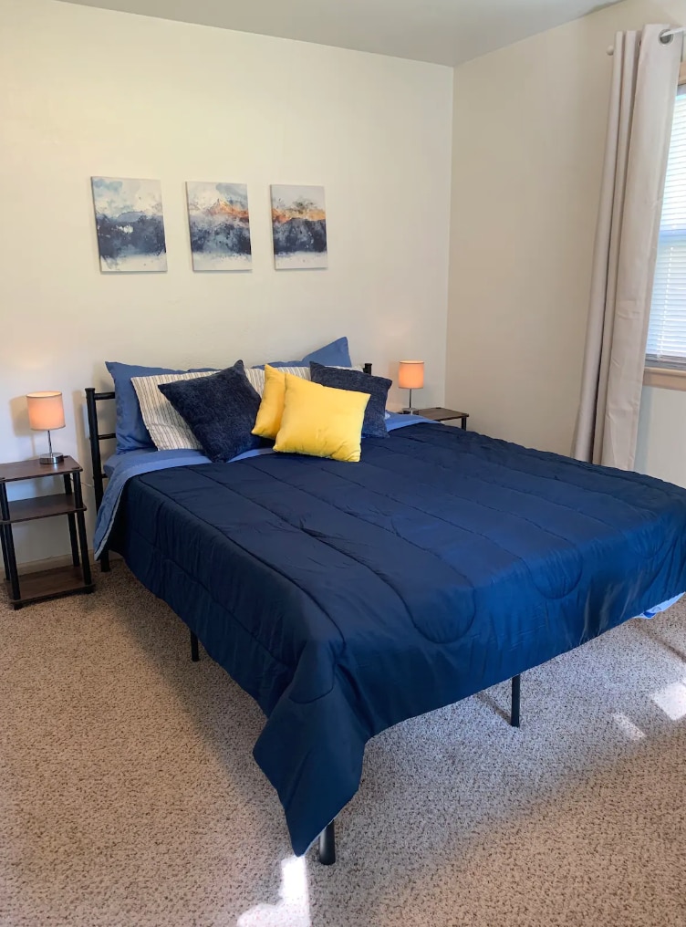 Building Photo - 2021 S Harris Ave