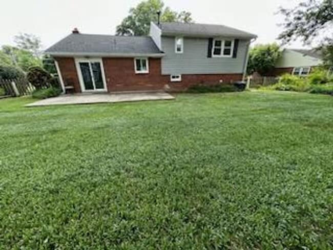 Primary Photo - Immaculate 3 BD 2 BA Detached Home with Ga...