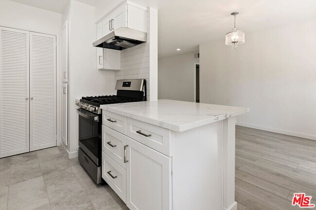 Building Photo - 3635 Kalsman Dr