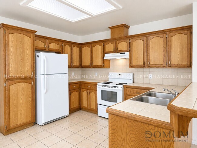 Building Photo - 2102 Bahamas Dr