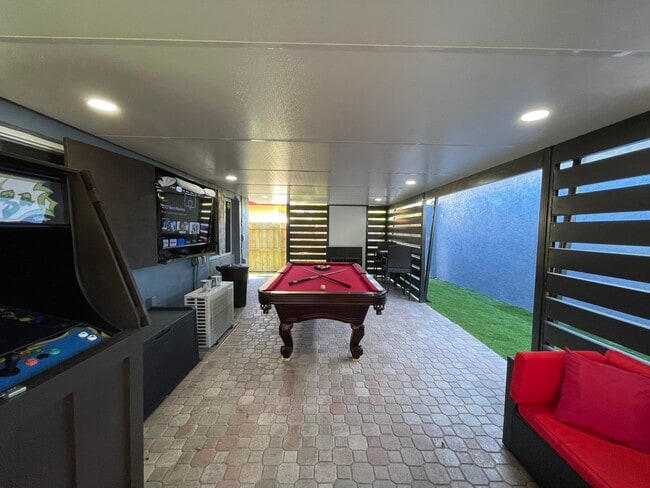 Backyard Patio - 1121 NW 30th Ter