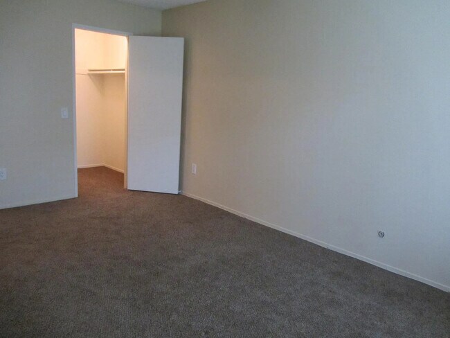 Master Bedroom & Closet - 1756 N Cedar Glen Dr