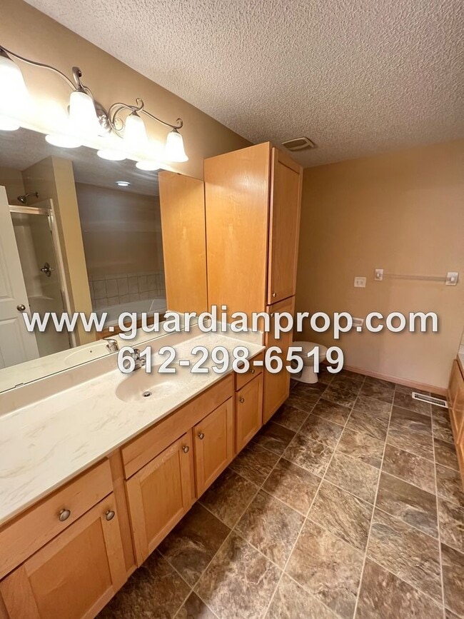 Building Photo - Huge End Unit Townhouse Available Now, Open Floor Plan, Loft Area, 2 Car Garage