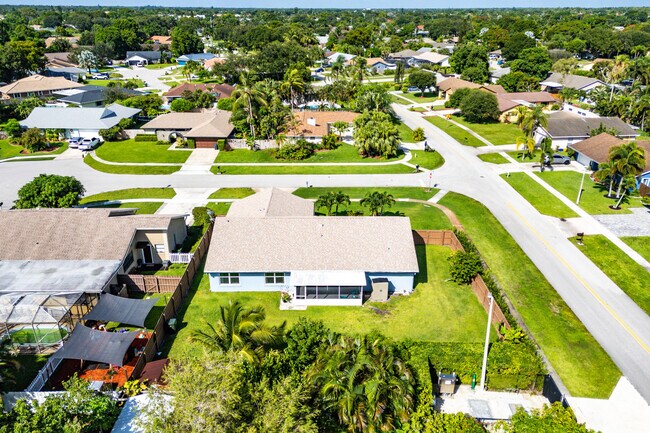 Building Photo - 1100 Basswood Pl