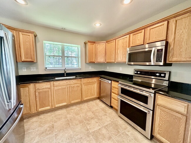 Building Photo - Four Bedroom Home with Private Fenced Back...