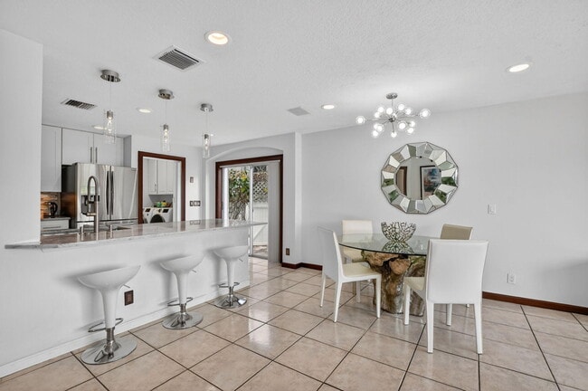 Building Photo - 6362 Brava Way