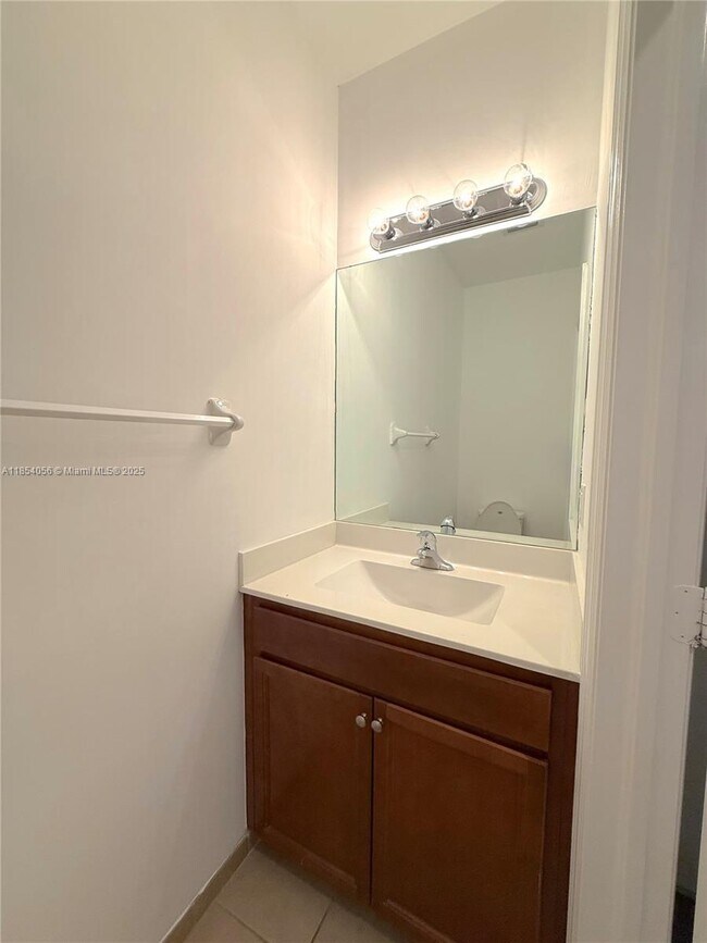 Building Photo - 4228 SW 166th Ct