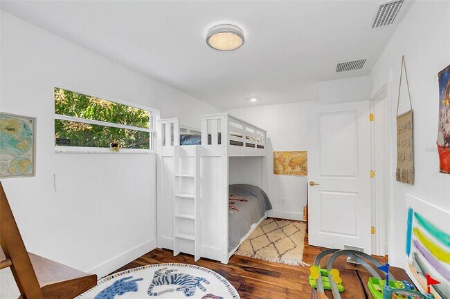 Building Photo - 1640 Palm Ave