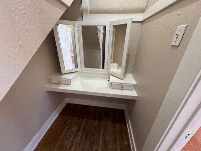 Building Photo - 1144 E Appleton St