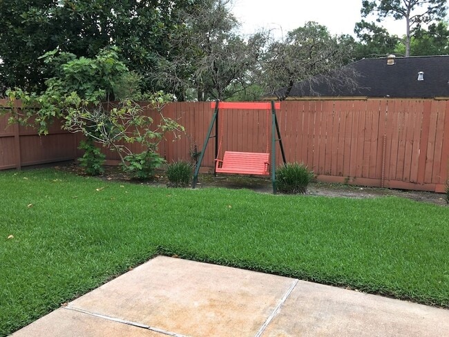 Building Photo - 9307 Val Verde St