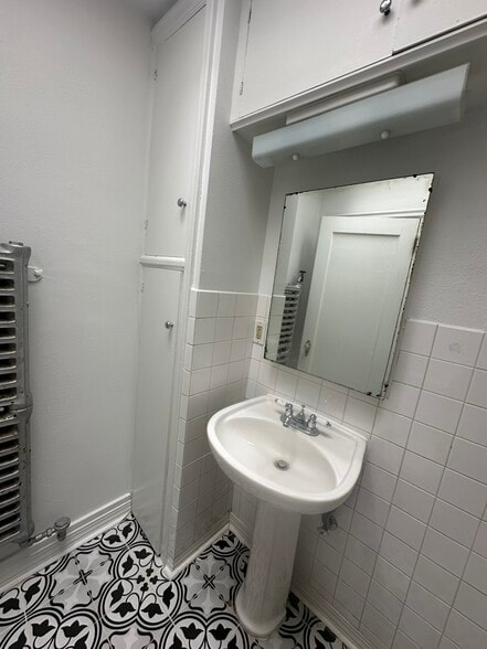 Building Photo - 18348 SE River Rd