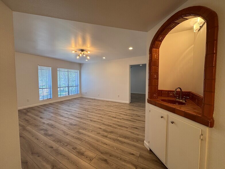 Wet Bar & Living Room - 5221 N 24th St