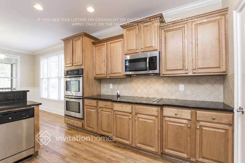 Building Photo - 215 Montana Way