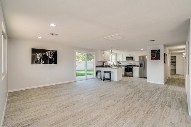 Building Photo - 1804 W Nopal Dr