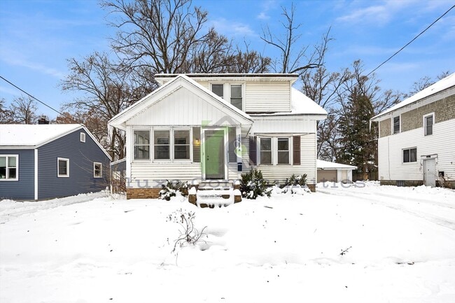 Building Photo - 2 MONTH LEASE ONLY! GORGEOUS 4 BEDROOM HOME!!! Available NOW- Month to month lease only!