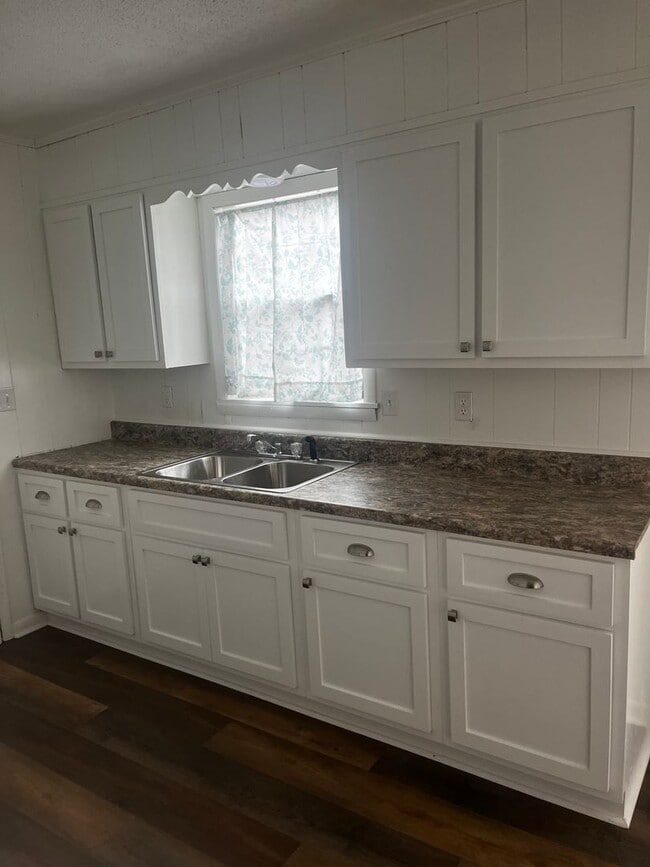 Building Photo - 114 Holly Cove