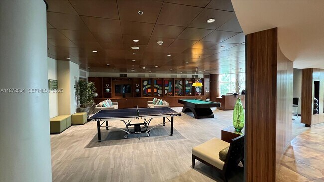 Building Photo - 2641 N Flamingo Rd