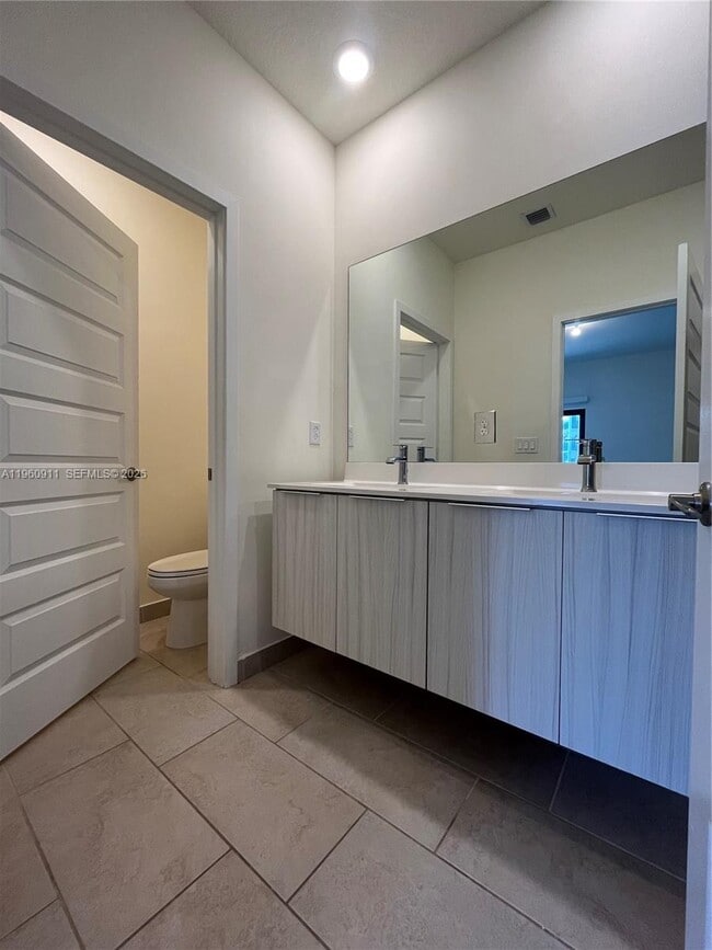 Building Photo - 4935 NW 84th Ave