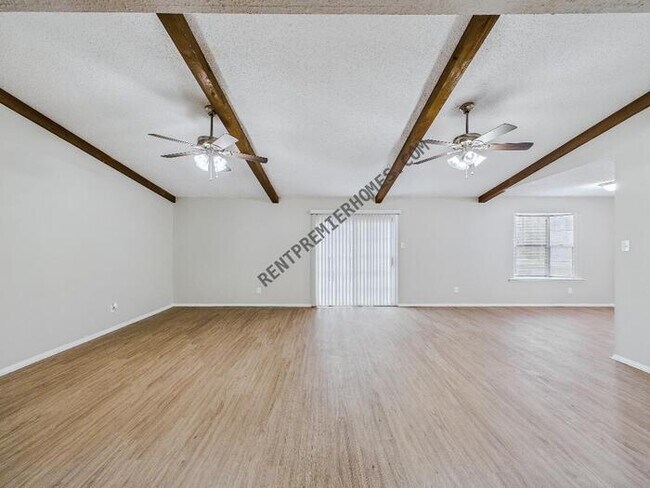 Building Photo - 25 Del Tara Dr