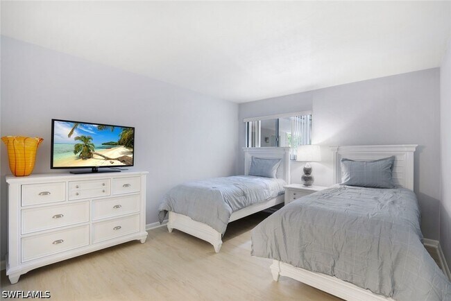 Building Photo - 5954 Pelican Bay Blvd